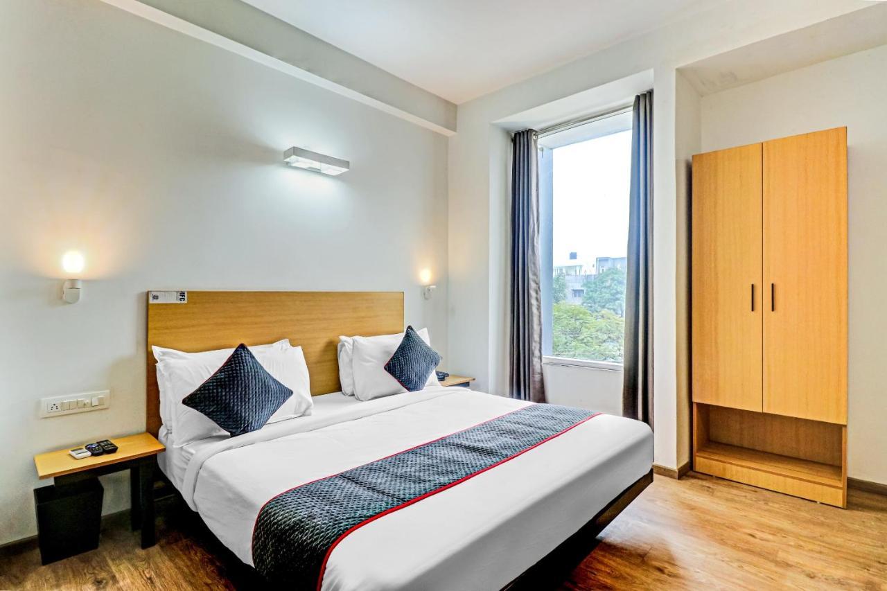 Townhouse Sector 30 Near Botanic Garden Of Indian Republic Hotell Noida Eksteriør bilde
