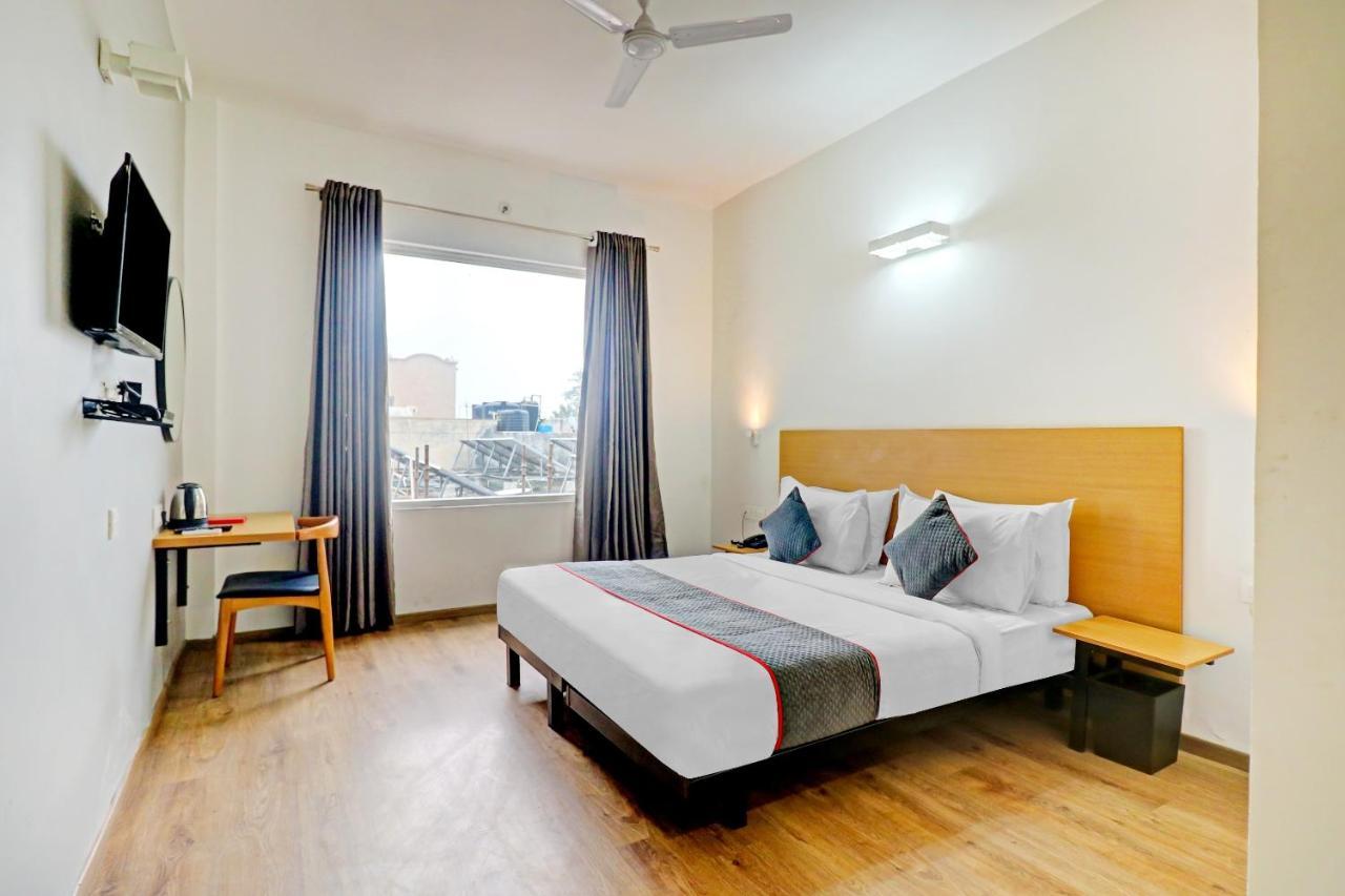 Townhouse Sector 30 Near Botanic Garden Of Indian Republic Hotell Noida Eksteriør bilde