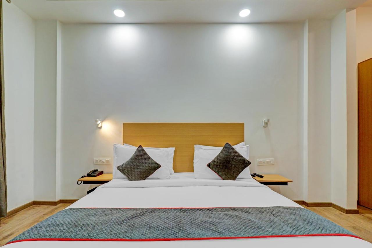 Townhouse Sector 30 Near Botanic Garden Of Indian Republic Hotell Noida Eksteriør bilde