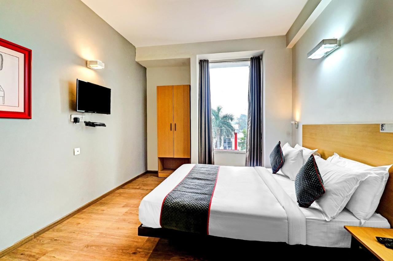 Townhouse Sector 30 Near Botanic Garden Of Indian Republic Hotell Noida Eksteriør bilde