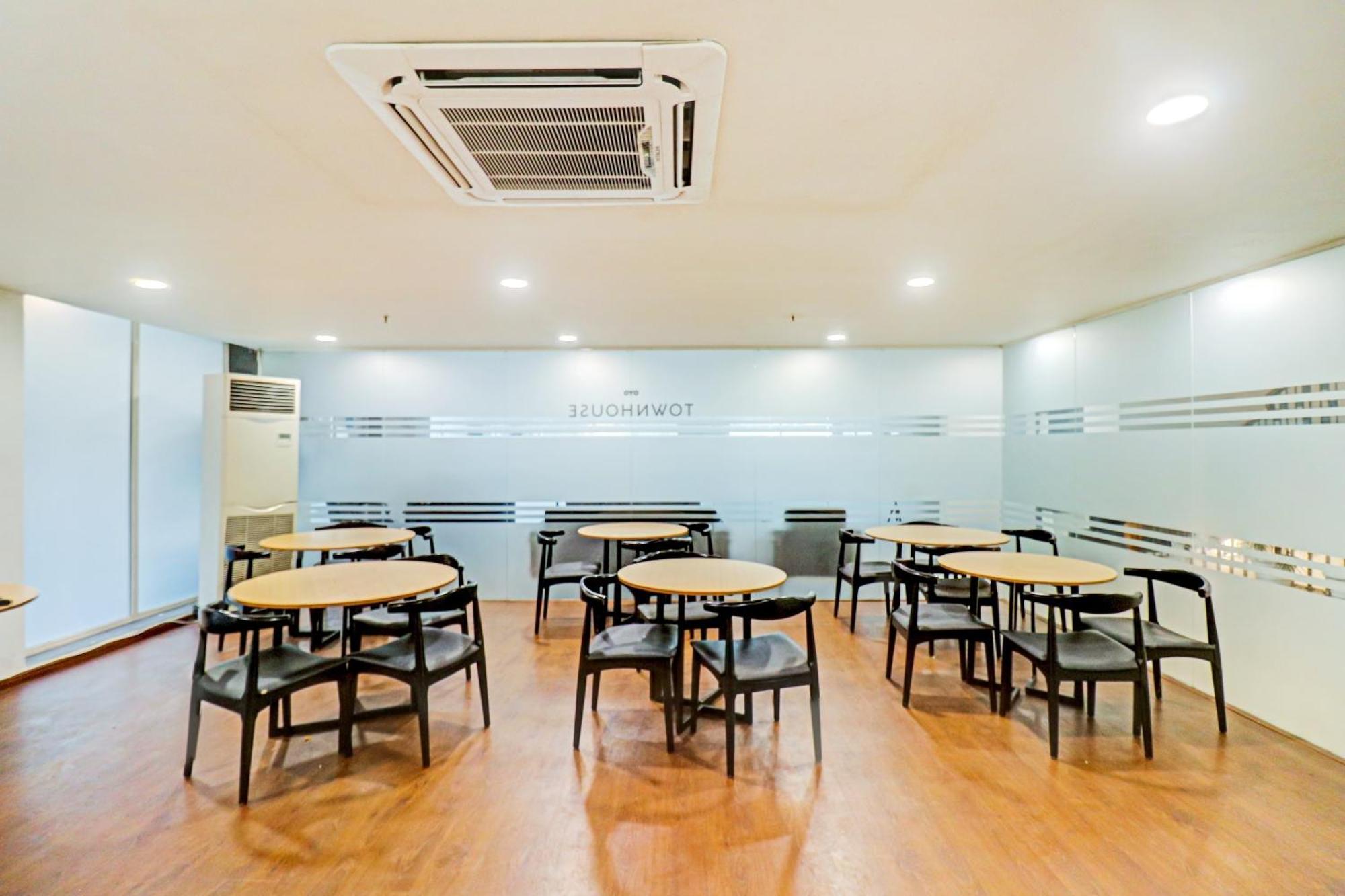 Townhouse Sector 30 Near Botanic Garden Of Indian Republic Hotell Noida Eksteriør bilde