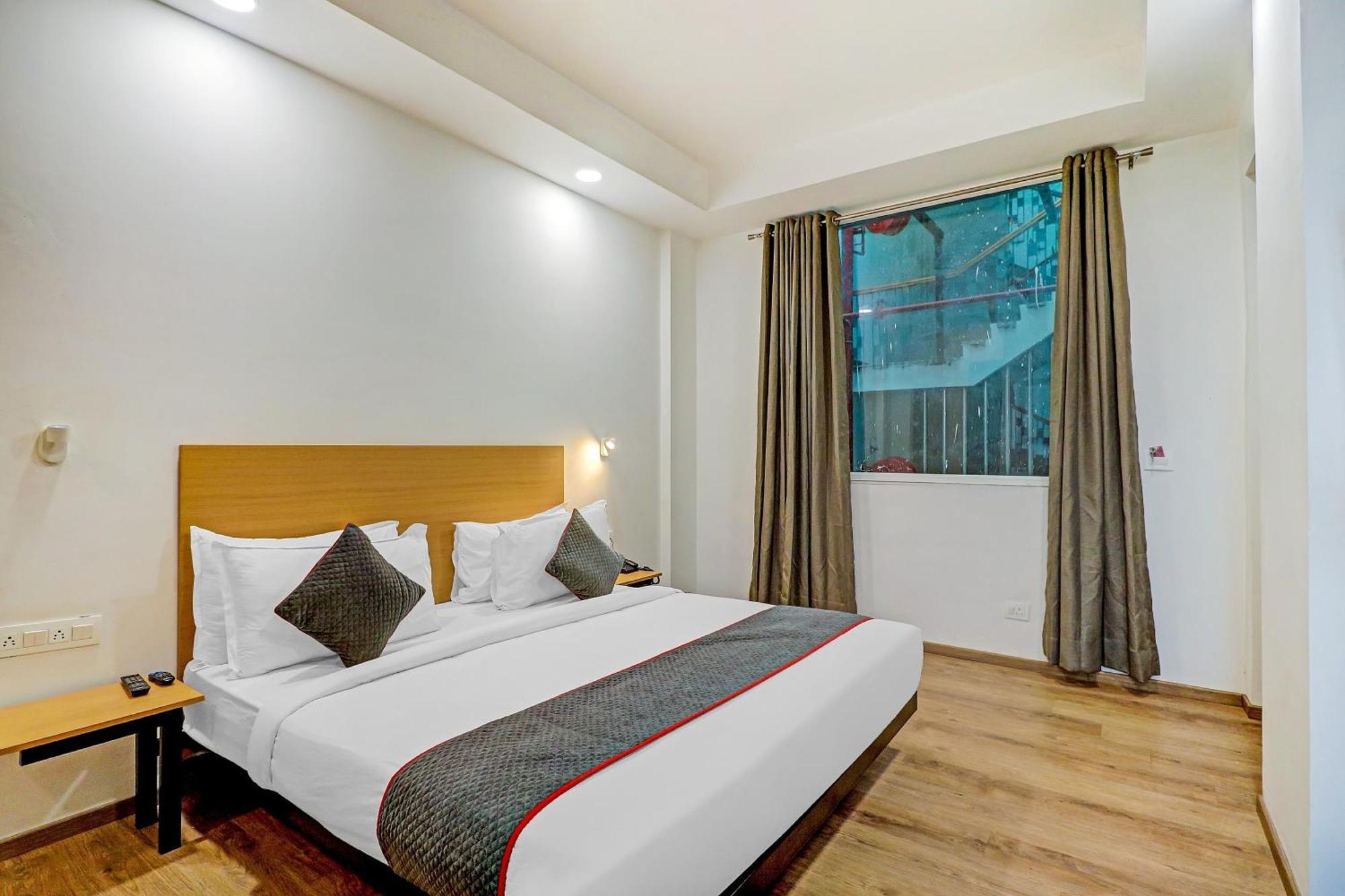 Townhouse Sector 30 Near Botanic Garden Of Indian Republic Hotell Noida Eksteriør bilde