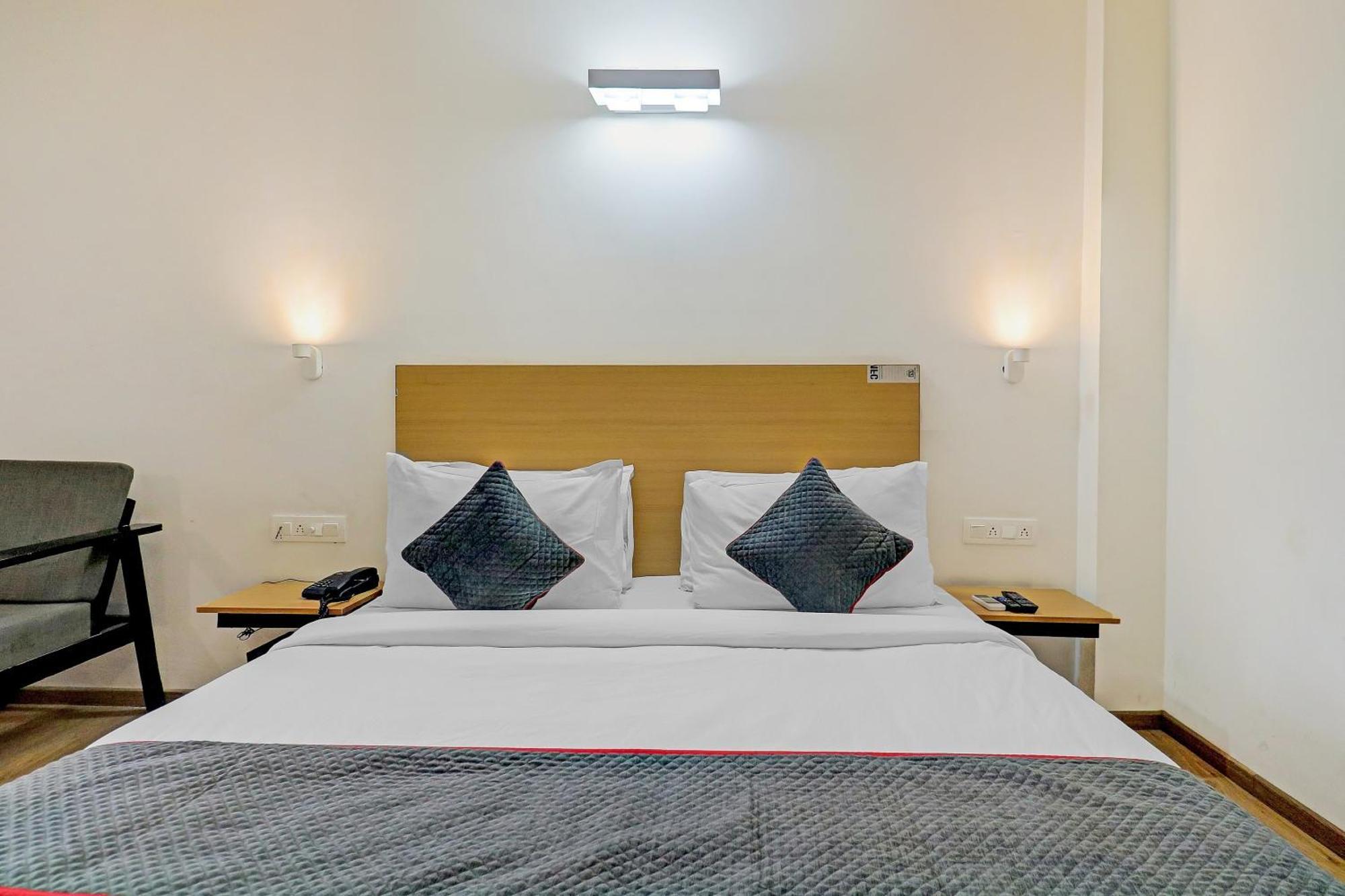 Townhouse Sector 30 Near Botanic Garden Of Indian Republic Hotell Noida Eksteriør bilde