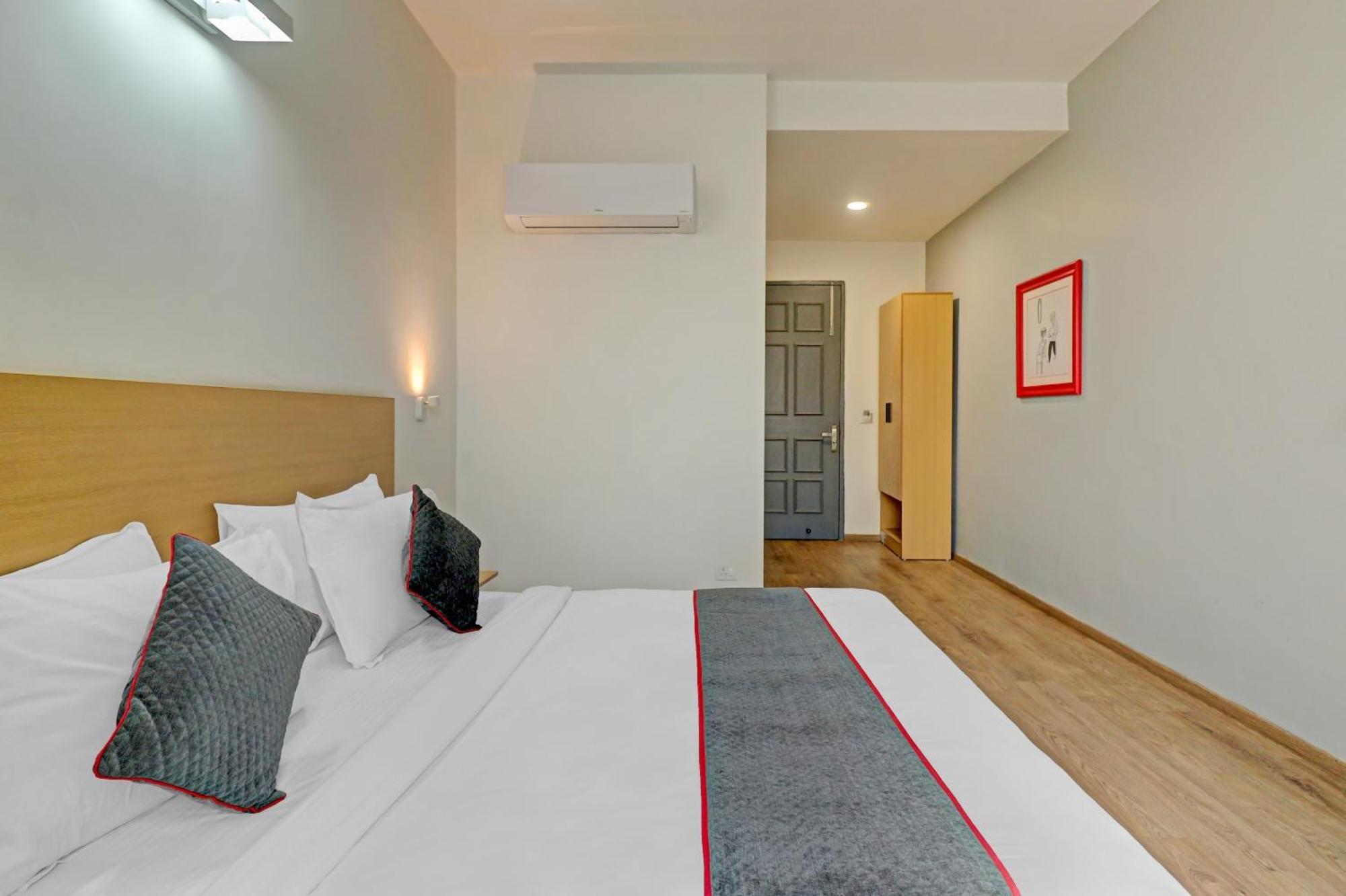Townhouse Sector 30 Near Botanic Garden Of Indian Republic Hotell Noida Eksteriør bilde