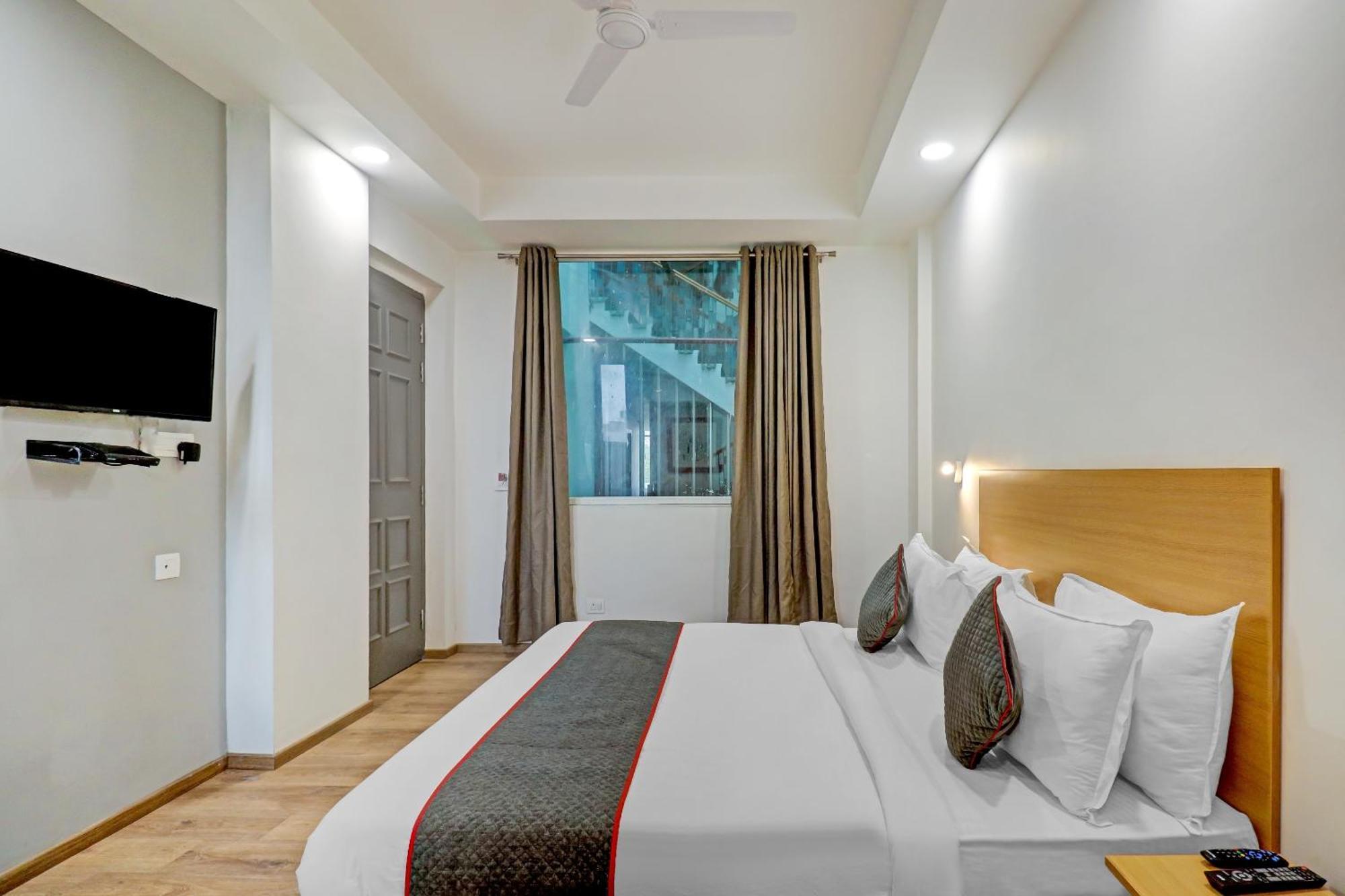 Townhouse Sector 30 Near Botanic Garden Of Indian Republic Hotell Noida Eksteriør bilde