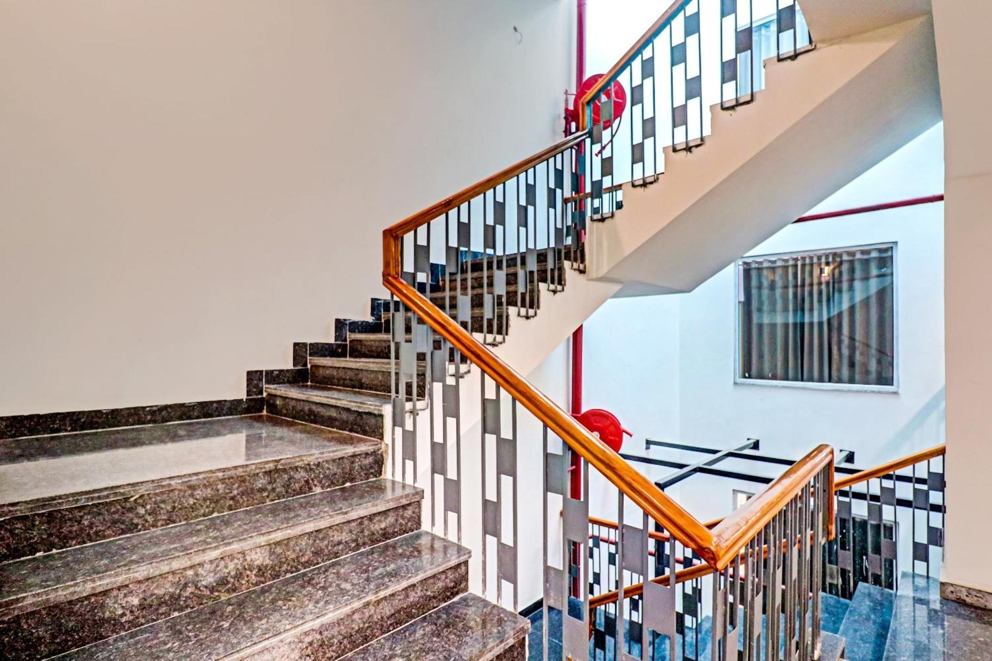 Townhouse Sector 30 Near Botanic Garden Of Indian Republic Hotell Noida Eksteriør bilde