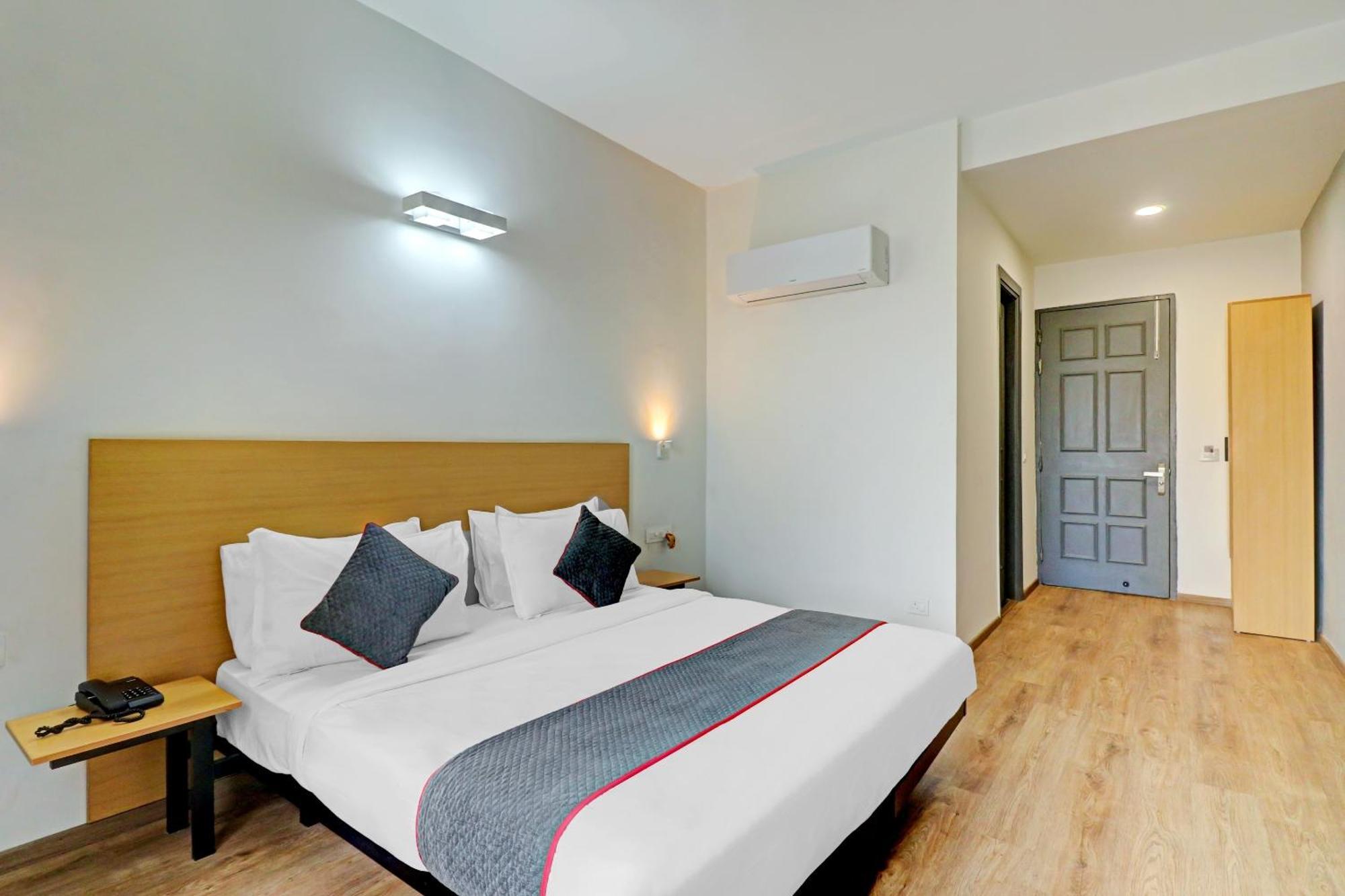 Townhouse Sector 30 Near Botanic Garden Of Indian Republic Hotell Noida Eksteriør bilde