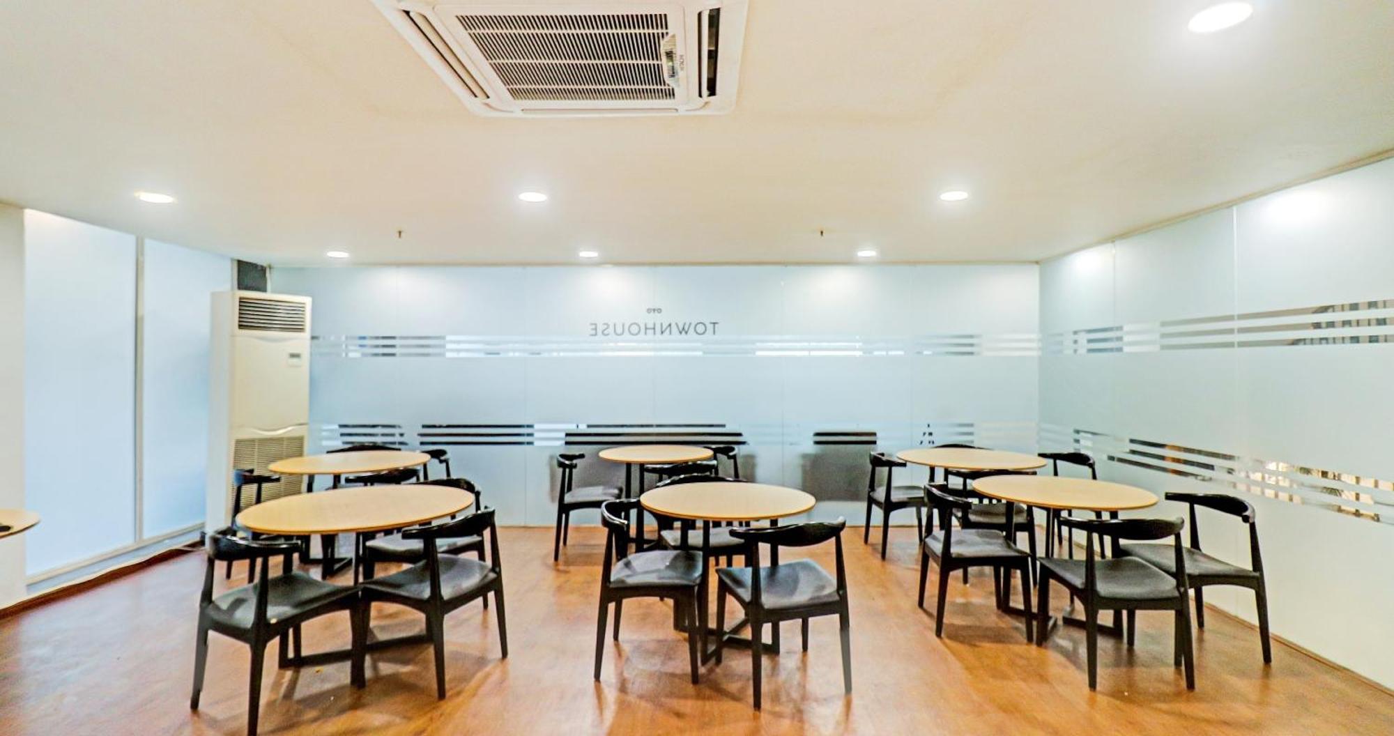Townhouse Sector 30 Near Botanic Garden Of Indian Republic Hotell Noida Eksteriør bilde