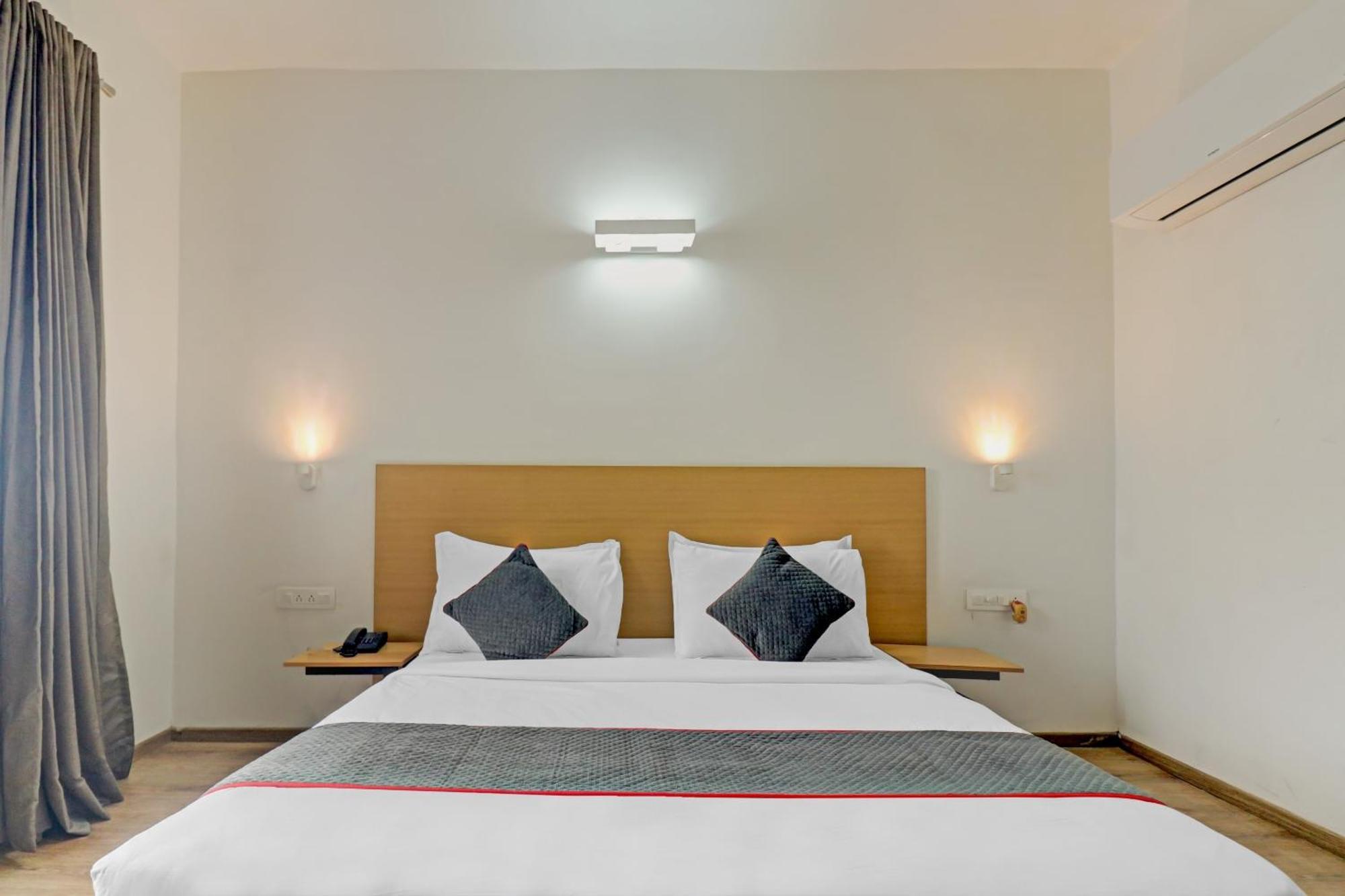 Townhouse Sector 30 Near Botanic Garden Of Indian Republic Hotell Noida Eksteriør bilde