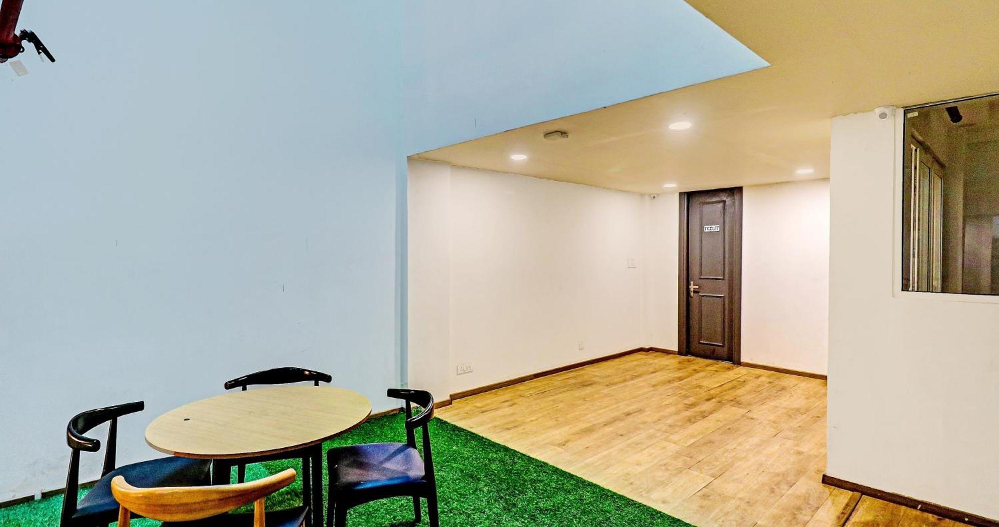 Townhouse Sector 30 Near Botanic Garden Of Indian Republic Hotell Noida Eksteriør bilde