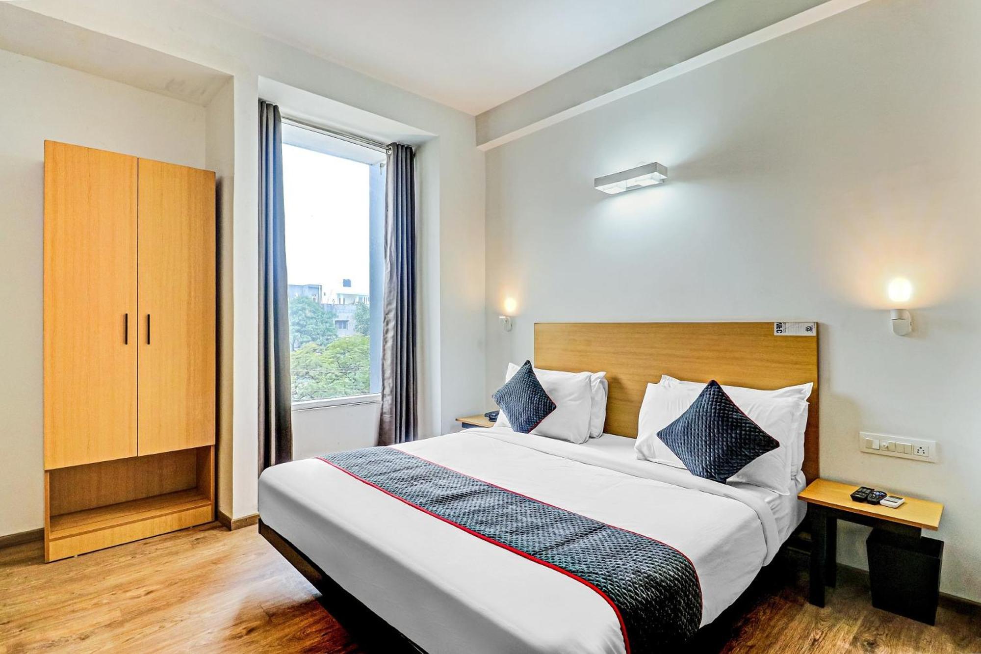 Townhouse Sector 30 Near Botanic Garden Of Indian Republic Hotell Noida Eksteriør bilde