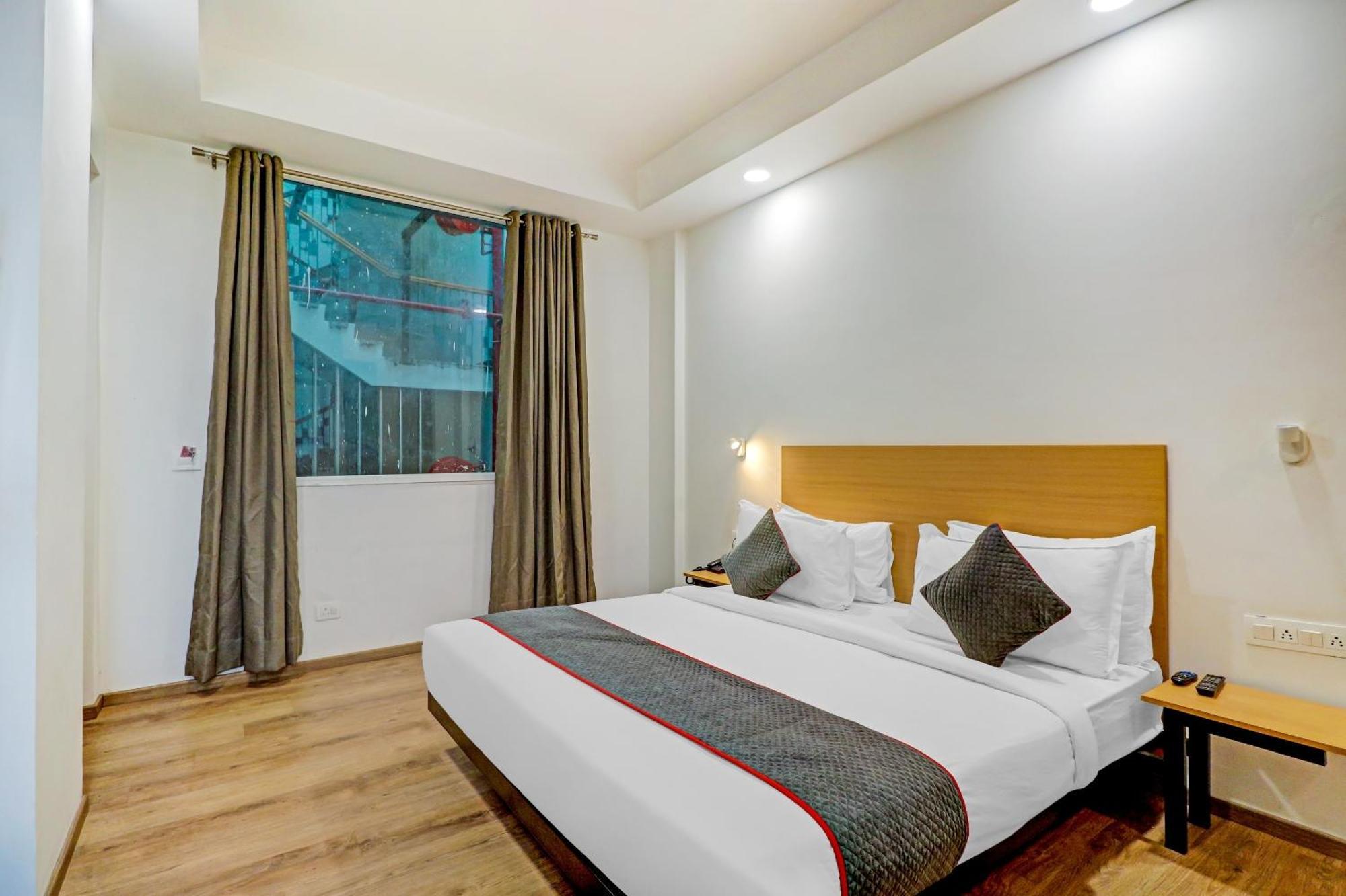 Townhouse Sector 30 Near Botanic Garden Of Indian Republic Hotell Noida Eksteriør bilde