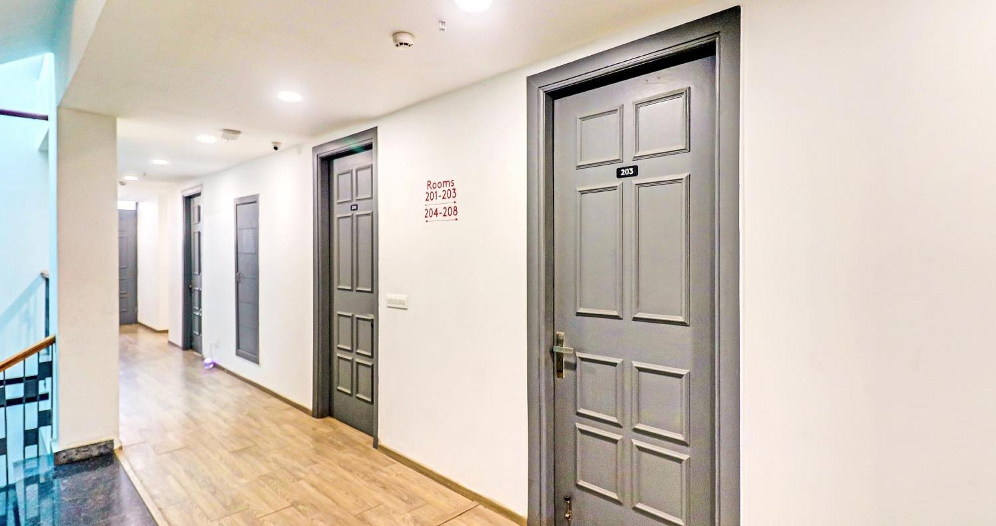 Townhouse Sector 30 Near Botanic Garden Of Indian Republic Hotell Noida Eksteriør bilde